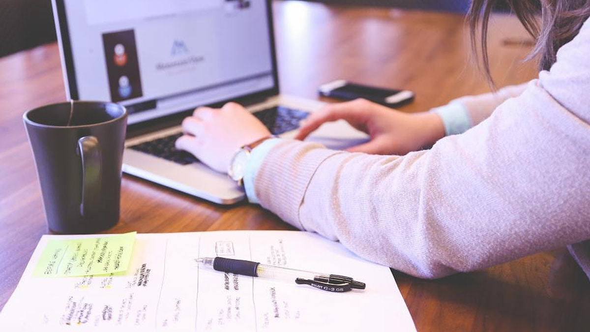 Imagen de portada: DAC7 qué es y cómo afecta a quienes venden online: guía práctica para decidir sin errores
